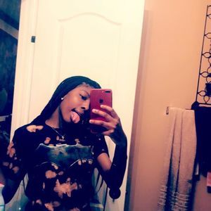 Meet your Posher, Alexis